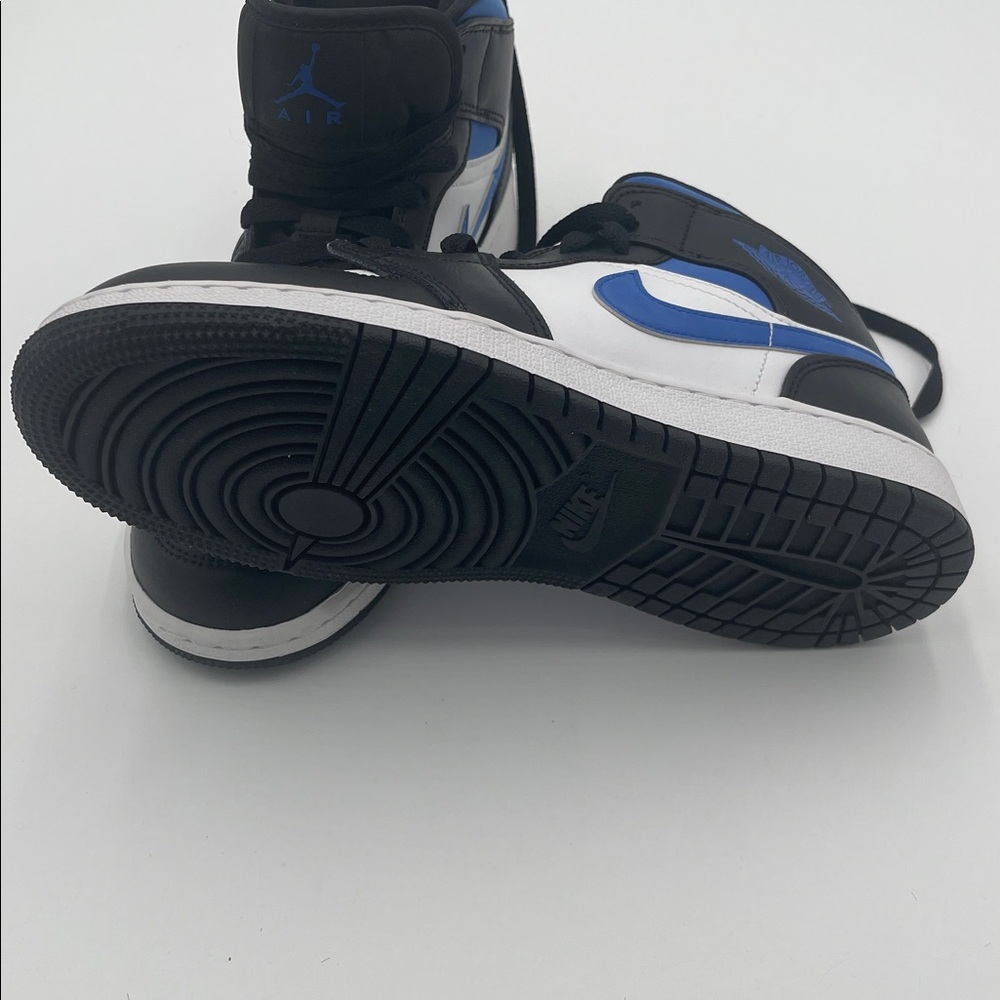 Nike Youth Black and White Sneakers with Blue Accents - Picture 2 of 5